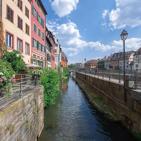 La Maison De L'eclusier *