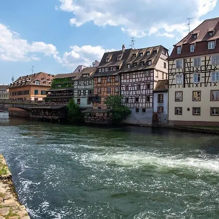 La Maison De L'eclusier