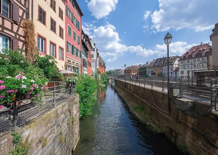 La Maison De L'eclusier *